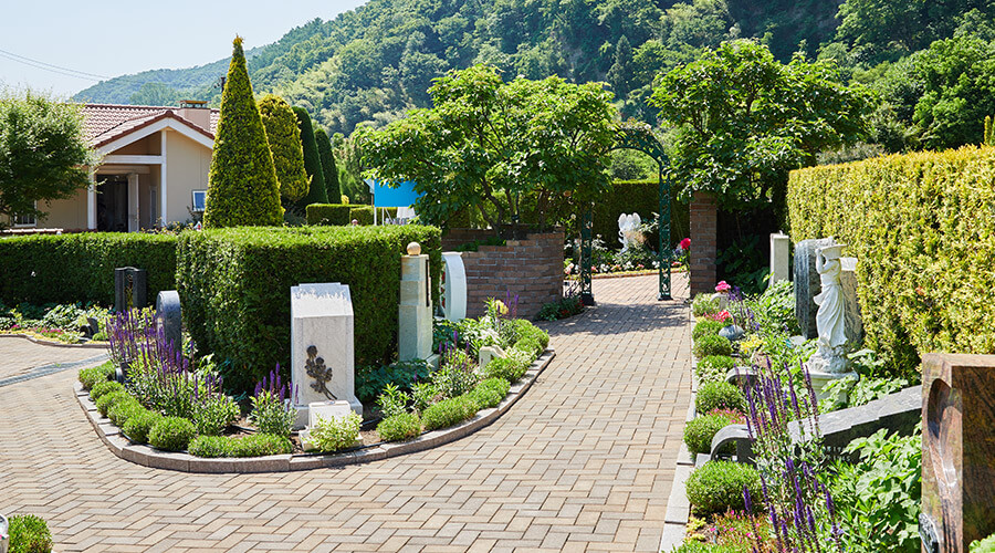 グリーンロード 区画について 公式 エンゼルパーク 長野県上田市 花と緑に囲まれた公園墓地